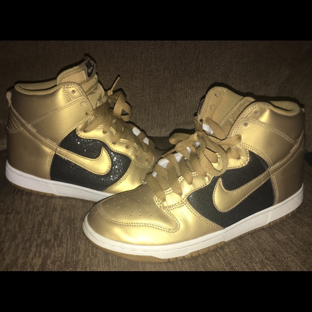 Nike women’s dunk hi size 9